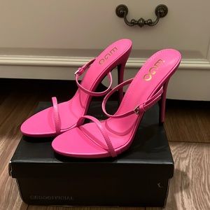 Pink pumps
